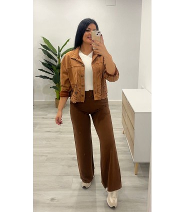 Pantalón con cinturón camel