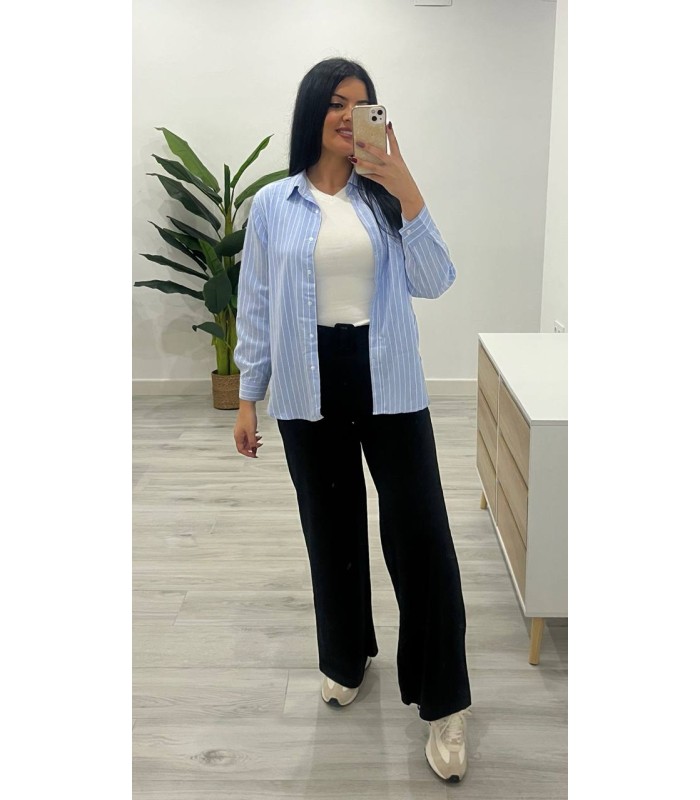 Pantalón con cinturón negro