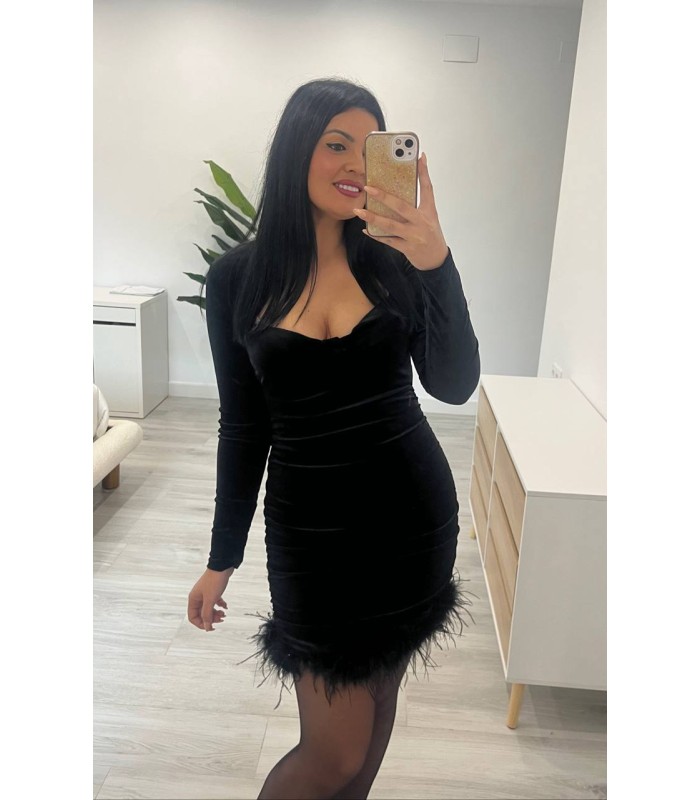 Vestido terciopelo plumas negro