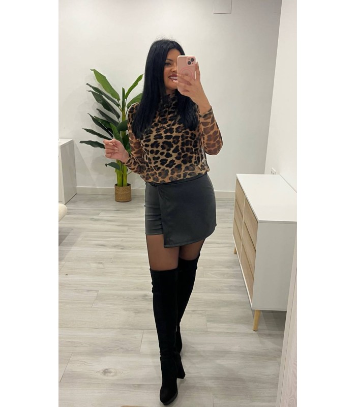 Falda corta poli piel negra