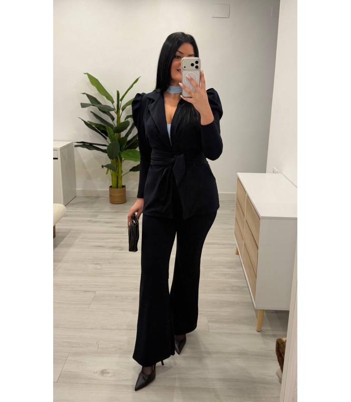 Traje chaqueta con cinturón marino