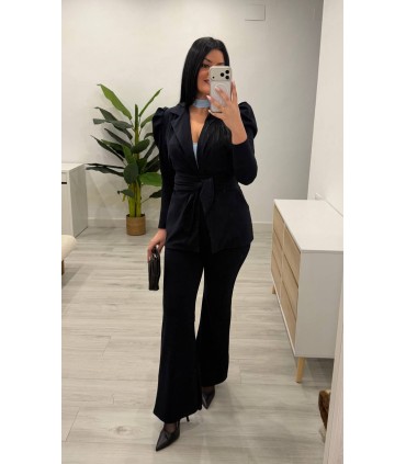 Traje chaqueta con cinturón marino