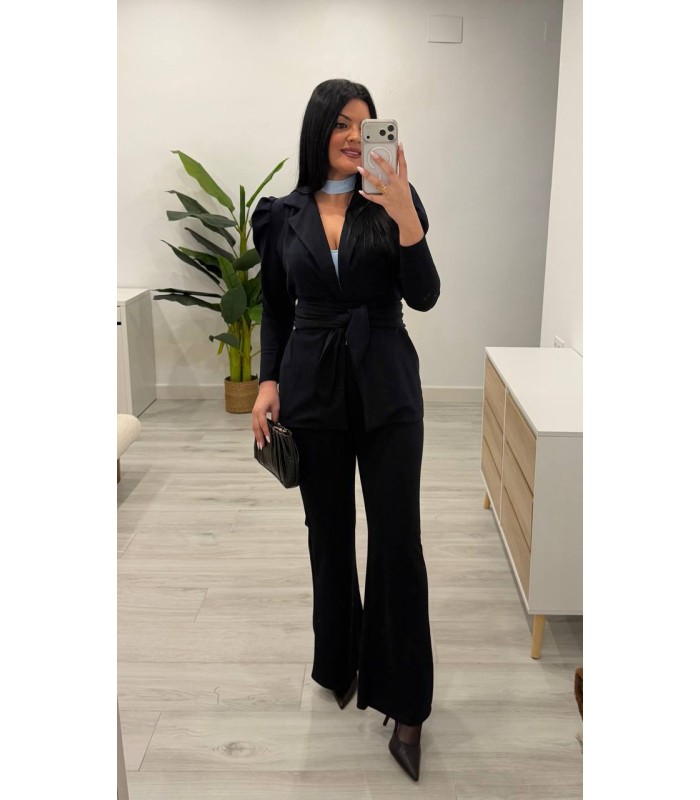 Traje chaqueta con cinturón marino