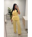 Conjunto chaqueta sin mangas y pantalón amarillo