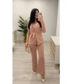 Traje chaqueta con cinturón rosa
