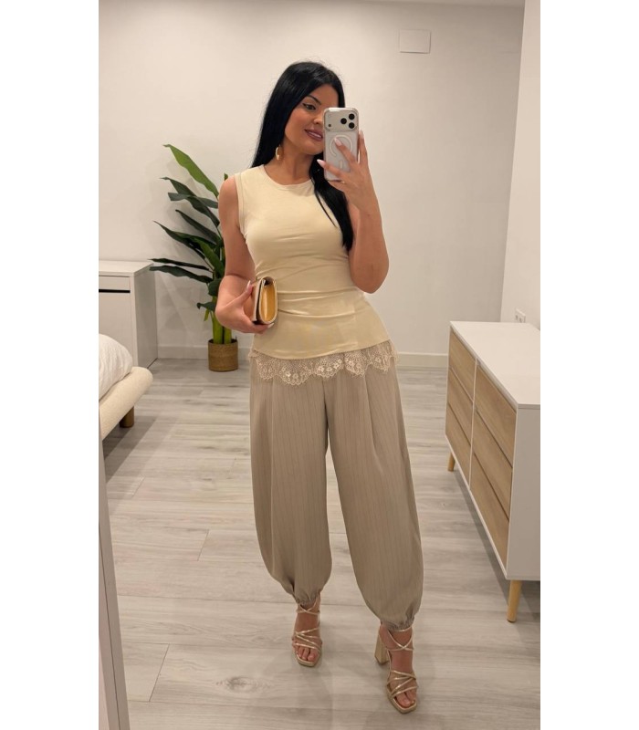 Pantalón globo vestir camel rallas