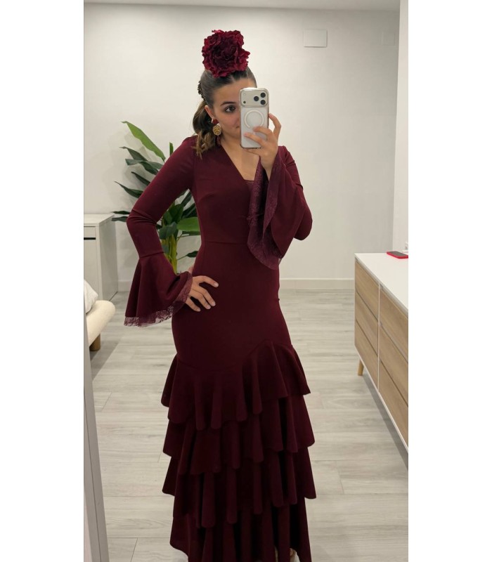 Vestido flamenca encajes vino