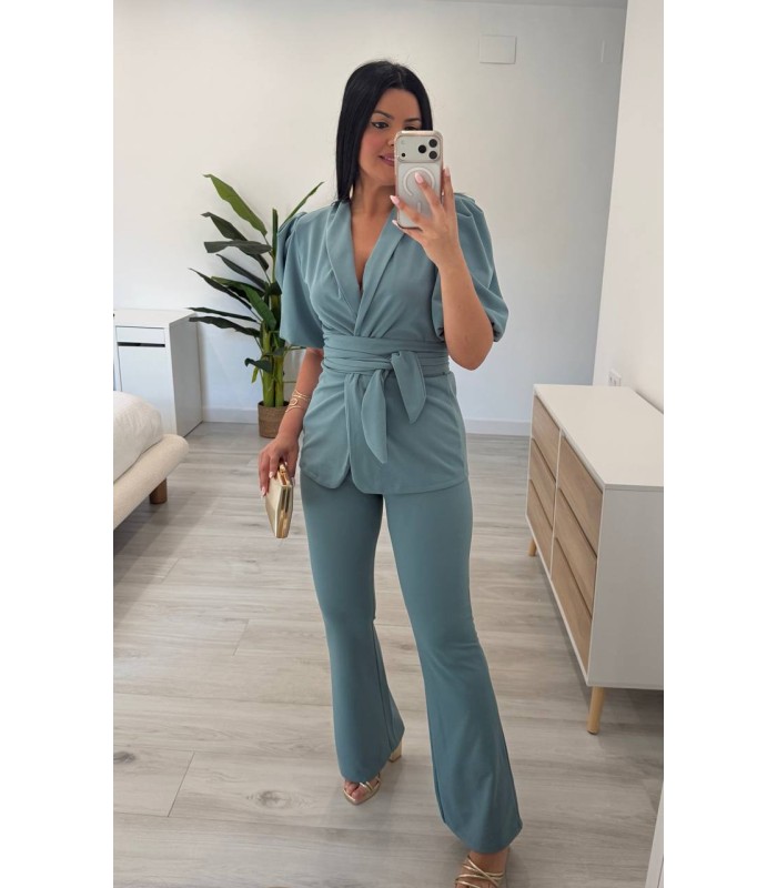 Traje chaqueta mangas verde
