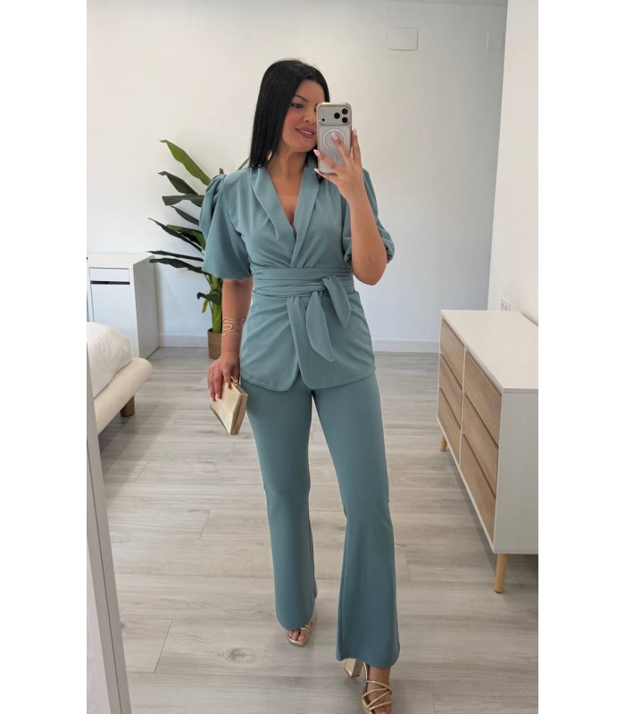 Traje chaqueta mangas verde