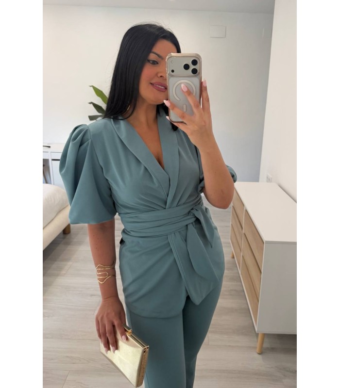 Traje chaqueta mangas verde