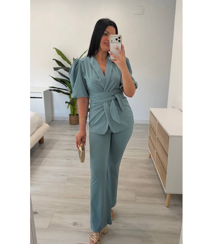 Traje chaqueta mangas verde