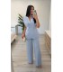 Conjunto chaqueta sin mangas y pantalón celeste
