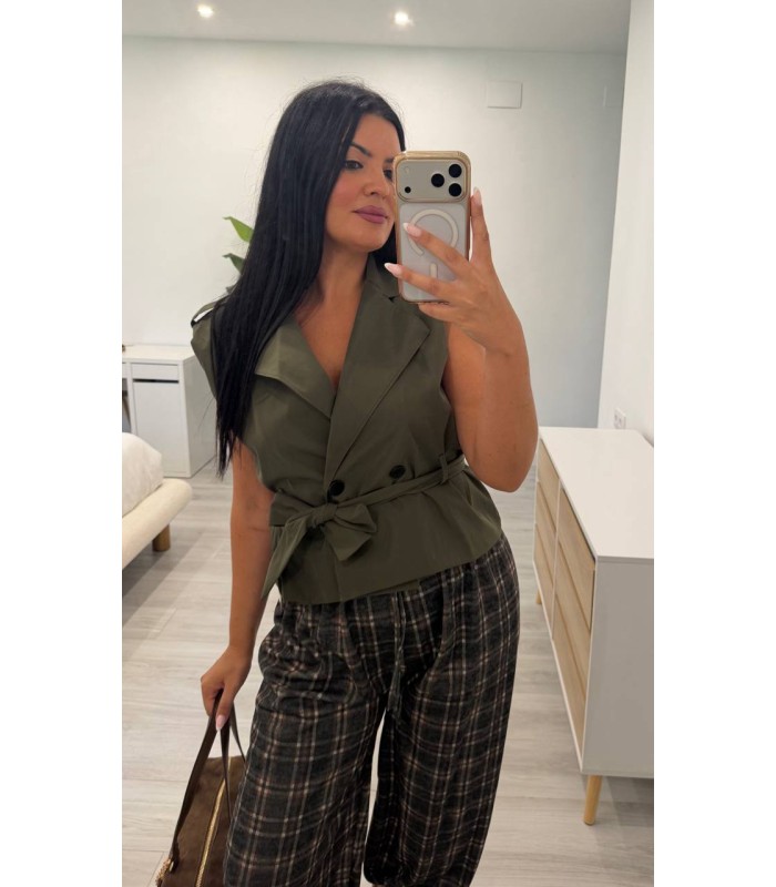 Chaqueta sin mangas tela botones