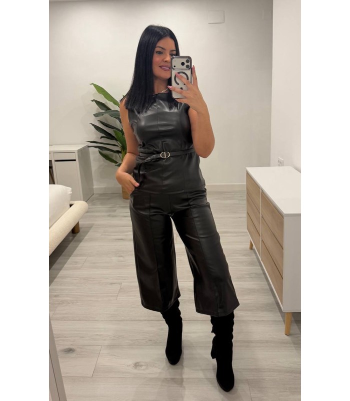 Top cuero con cinturón